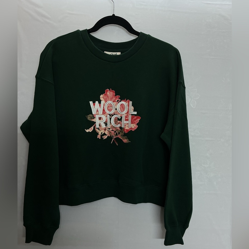 Woolrich Dark Green Crewneck with Floral Accent